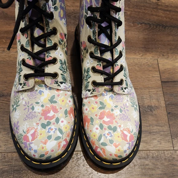Doc Martens floral combat boot - Picture 3 of 7